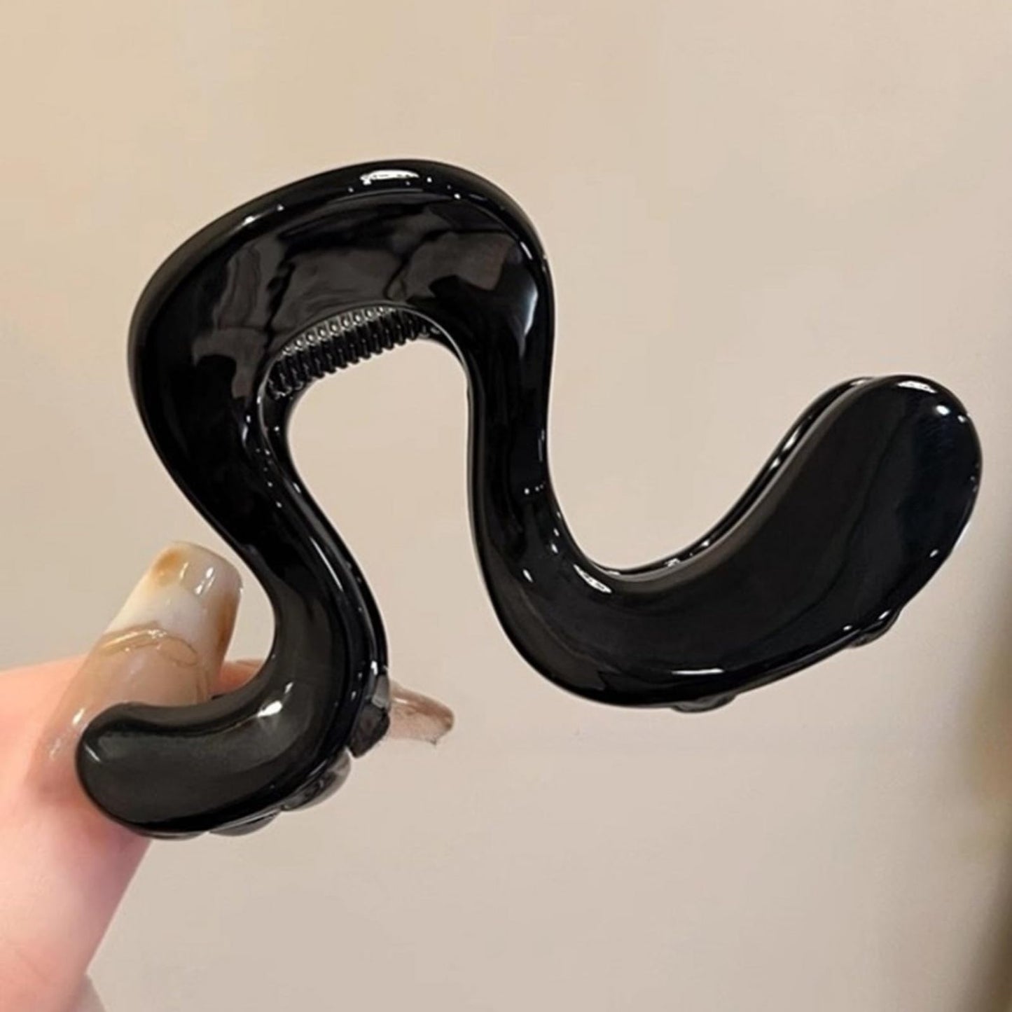 ヘアクリップ 小さめ 6cm しっかりとまる クリップ バンスクリップ ヘアアクセサリー 金属製 バナナクリップ 大人向け 韓風 シンプル オフィス レディース 重量であり 髪留め 髪飾り