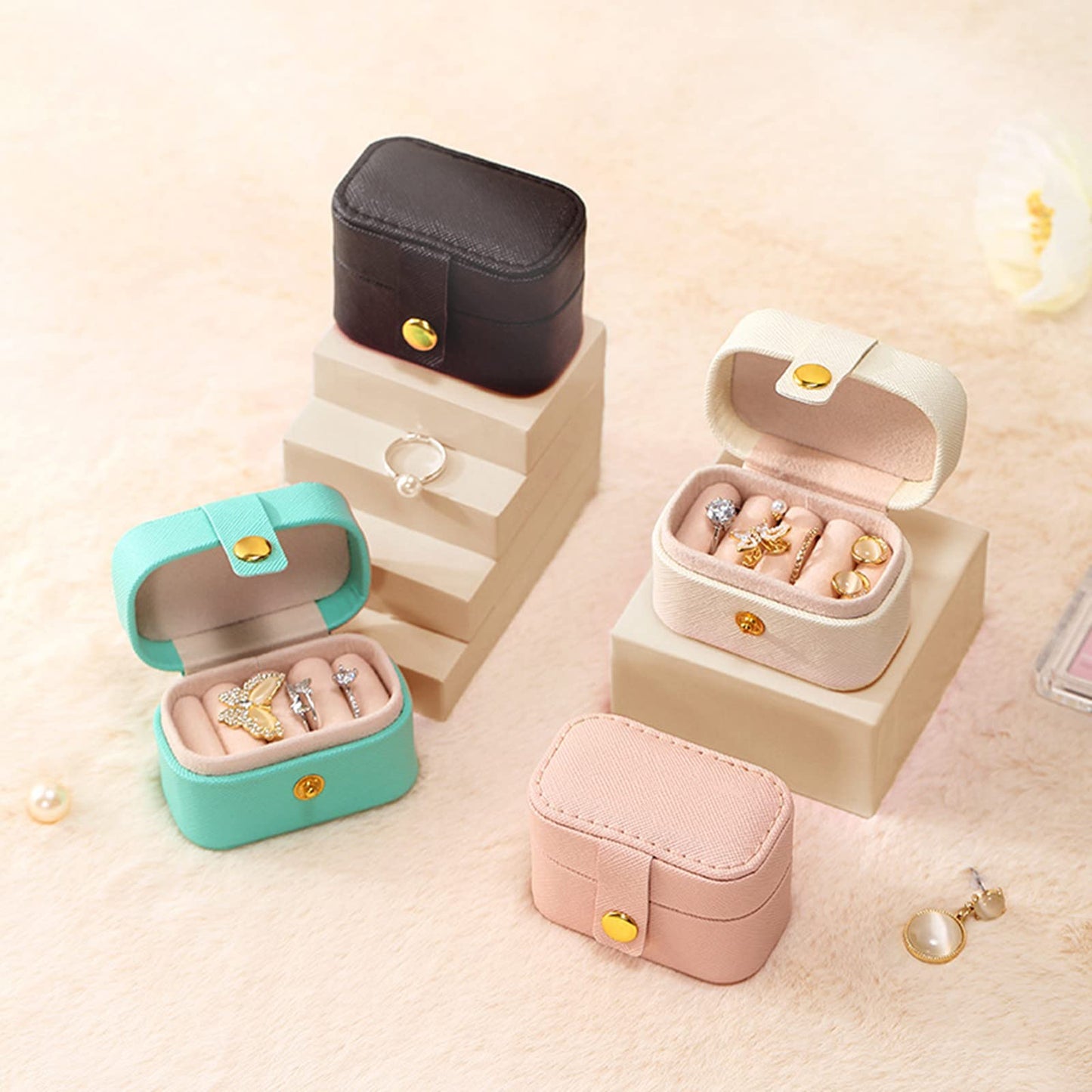 ジュエリーボックス 小箱 ジュエリー 宝石箱 持ち運び コンパクトPUレザー ジュエリー収納 アクセサリーケース 小物入れ 指輪 ピアス (ホワイト)