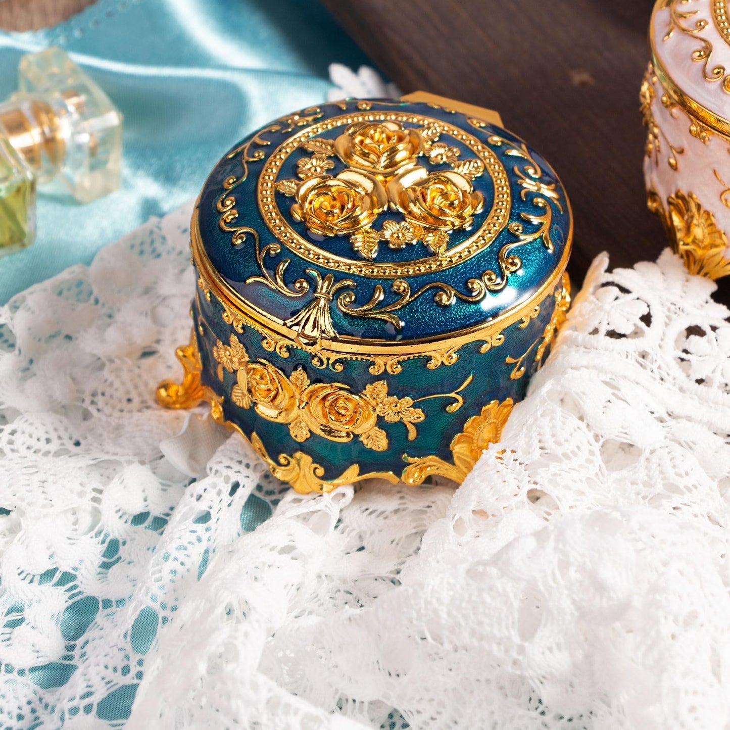 ジュエリーボックス 宝石箱 ジュエリー収納 ジュエリーケース アクセサリー収納 合金製 ジュエリー入れ 花柄 華麗 ブルー