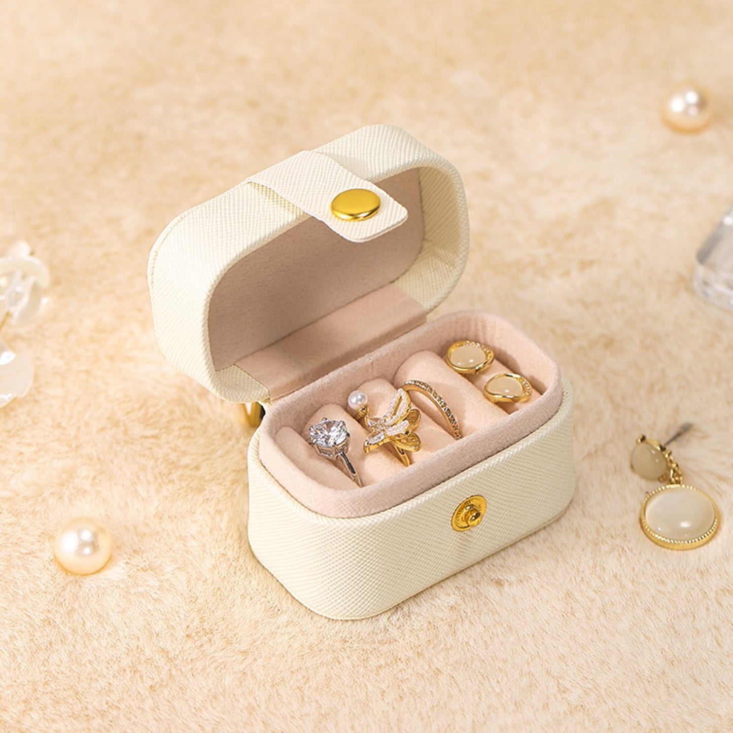 ジュエリーボックス 小箱 ジュエリー 宝石箱 持ち運び コンパクトPUレザー ジュエリー収納 アクセサリーケース 小物入れ 指輪 ピアス (ホワイト)
