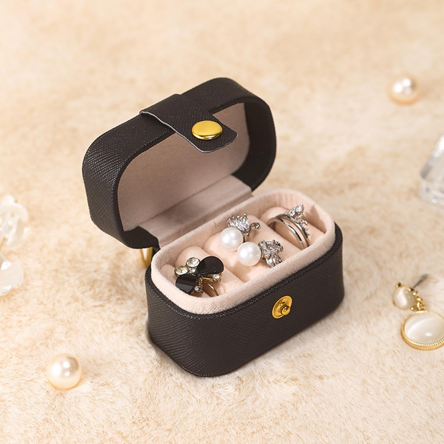 ジュエリーボックス 小箱 ジュエリー 宝石箱 持ち運び コンパクトPUレザー ジュエリー収納 アクセサリーケース 小物入れ 指輪 ピアス (ホワイト)