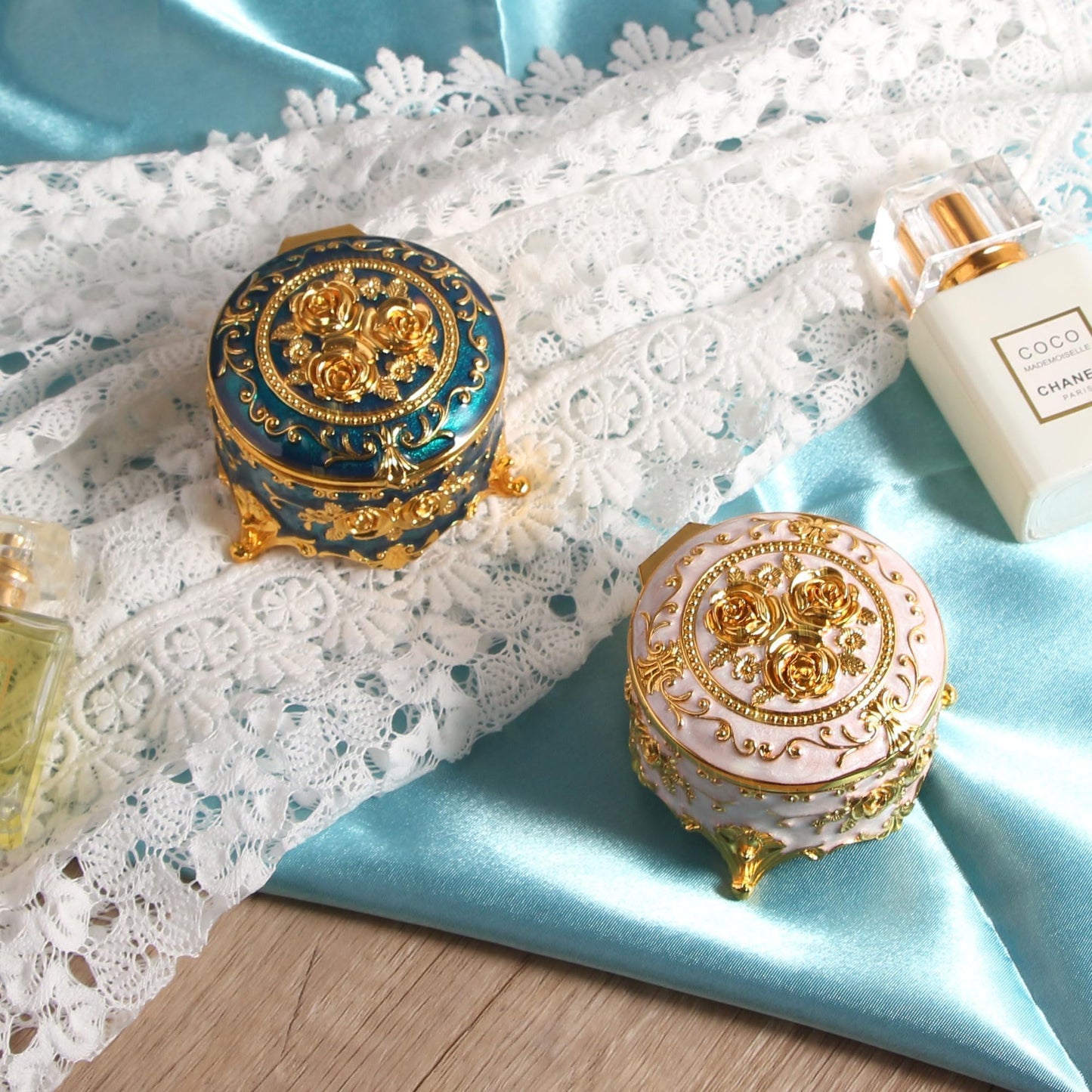 ジュエリーボックス 宝石箱 ジュエリー収納 ジュエリーケース アクセサリー収納 合金製 ジュエリー入れ 花柄 華麗 ブルー