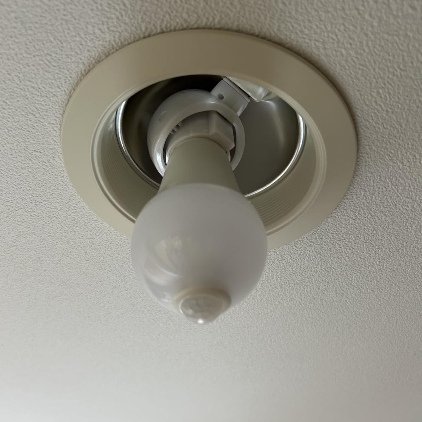 くみあわせがたE26→E26 LED電球専用-可変式ソケット-屋内用-ソケット変換コンセント-簡単取付 工事不要-AC 100V-ホワイト