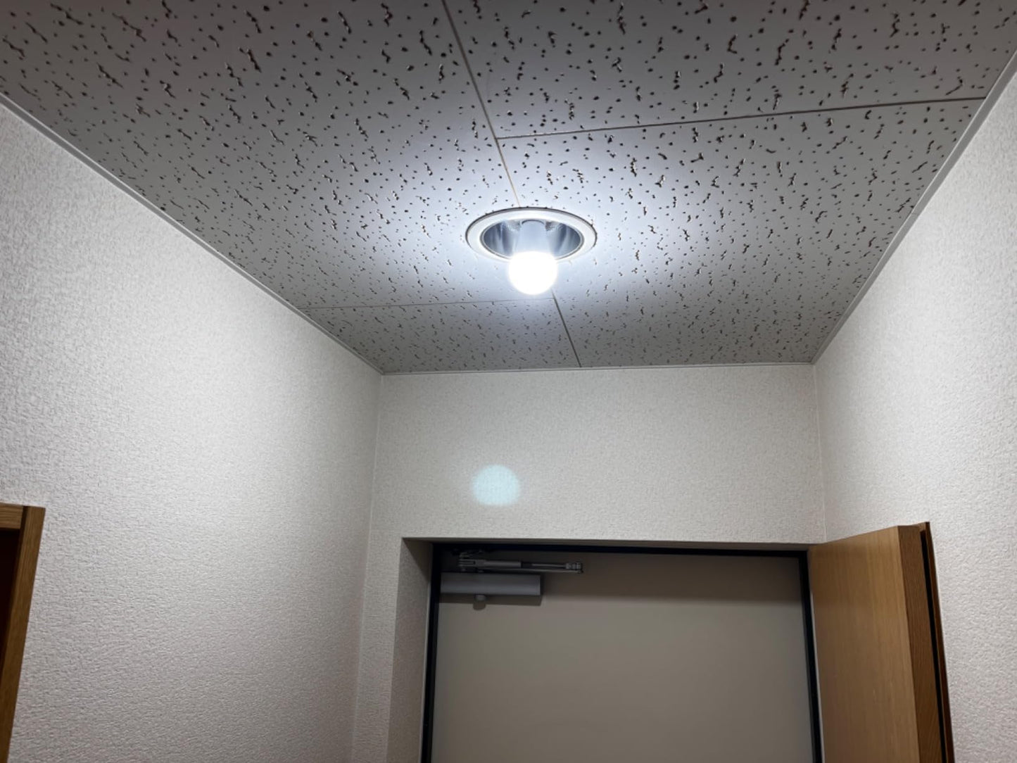 くみあわせがたE26→E26 LED電球専用-可変式ソケット-屋内用-ソケット変換コンセント-簡単取付 工事不要-AC 100V-ホワイト