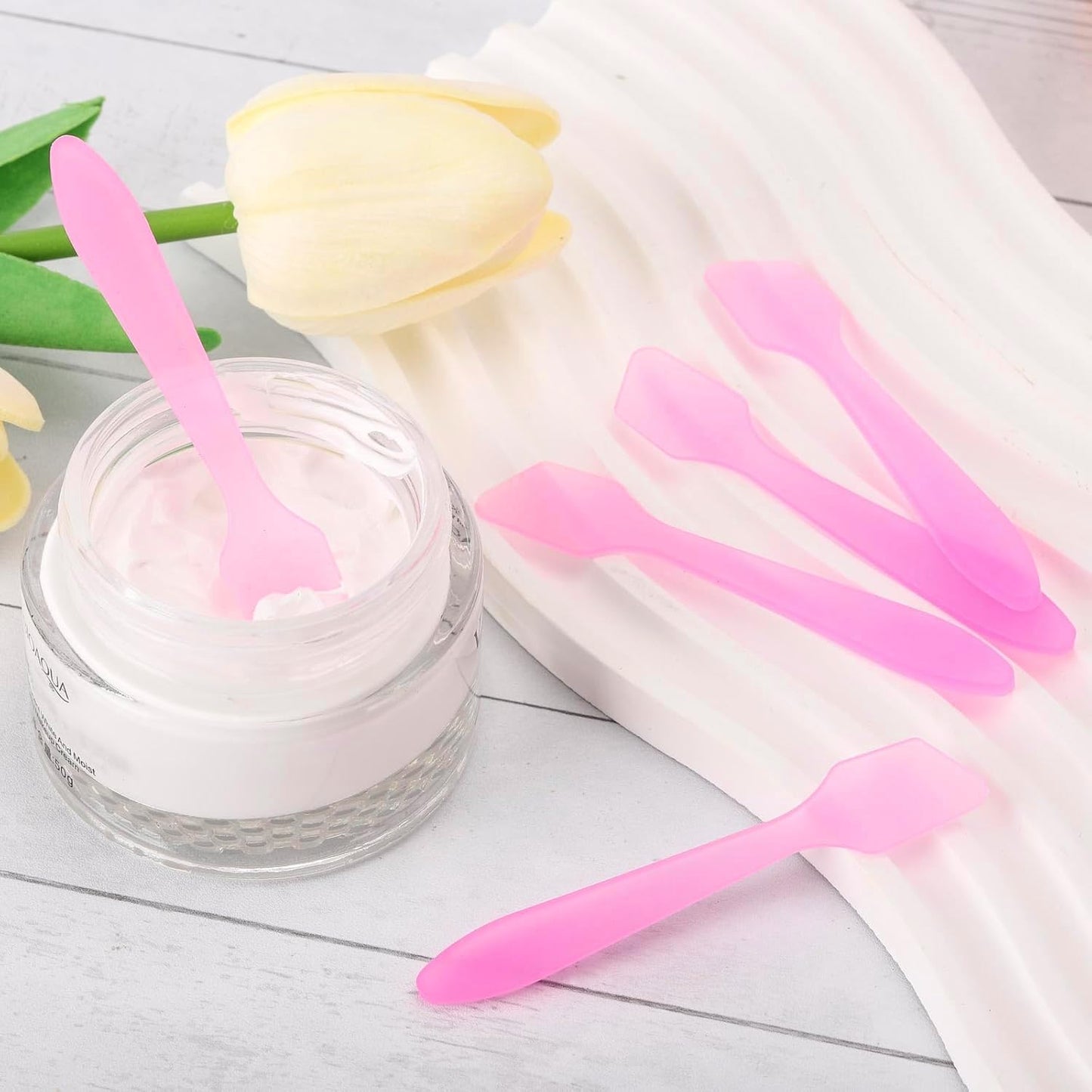 使い捨て スパチュラ【50本セット 】化粧品用 クリーム スパチュラスパチュラ DIY 化粧品 フェイスマスク クリームなどををすくい取る 化粧品スプーン スキンケア   旅行用品 スパチュラ 50個 ピンク、パープル、透明