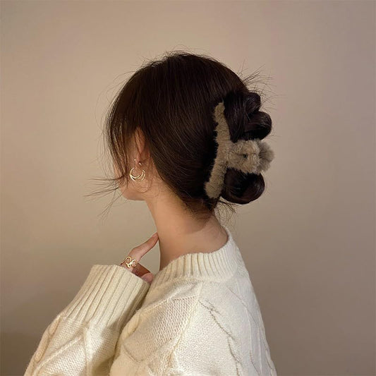 ヘアクリップ  4色 大きめ もふもふ しっかりとまる 濃密な髪も使用でき ヘアアクセサリー 大人 おしゃれ シンプル 可愛い 通勤 出掛け プレゼント