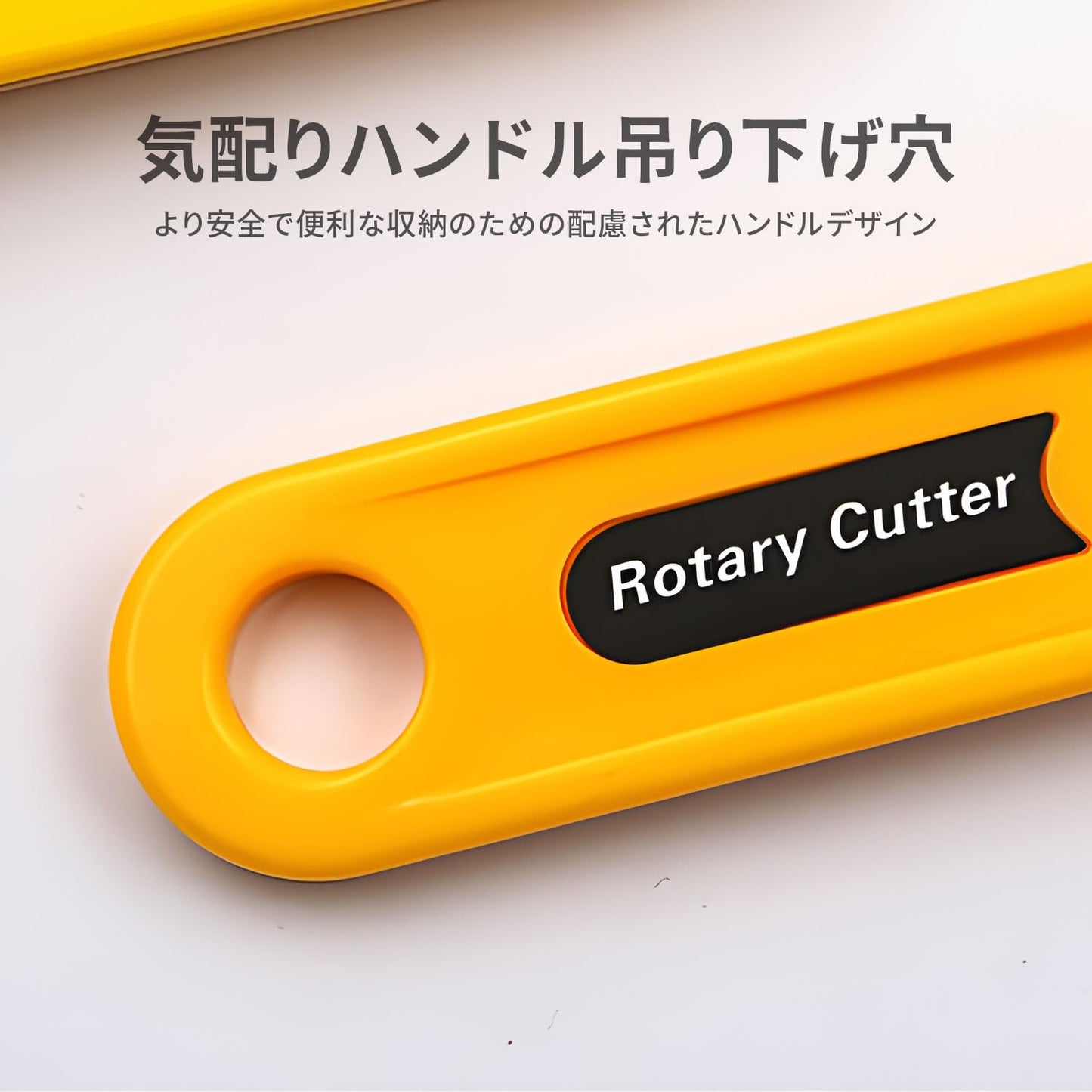 ローラーカッター 28mm 裁縫用ロータリーカッター 丸刃 回転刃 耐久性 ワンタッチレバー付き 手芸 DIY 布 シネマ 紙 (イエロー)