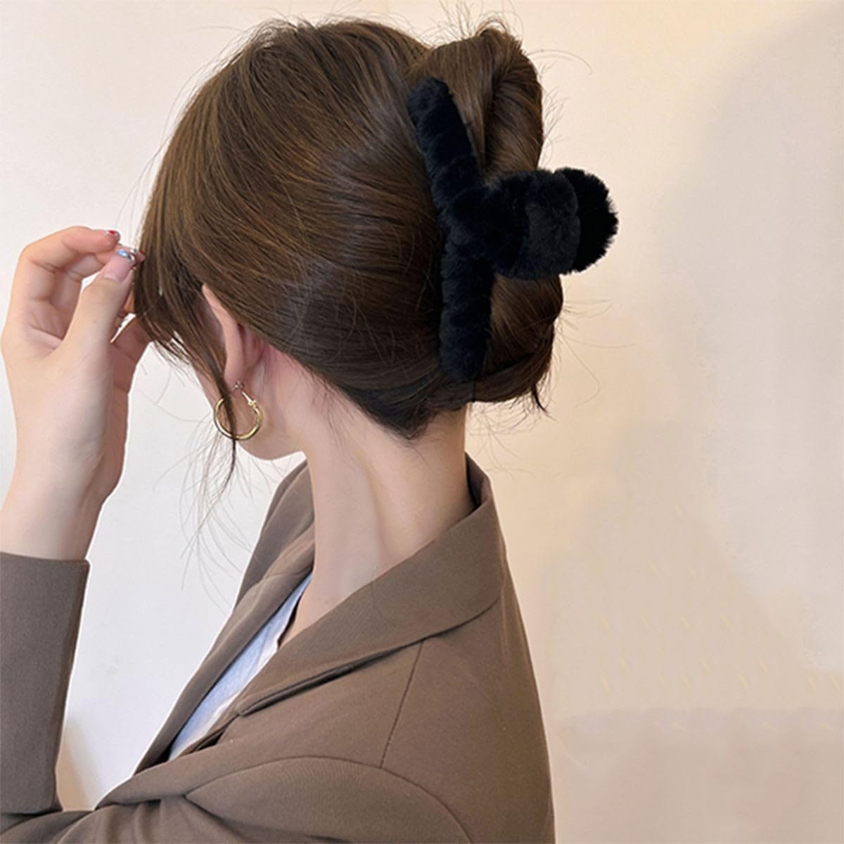 ヘアクリップ  4色 大きめ もふもふ しっかりとまる 濃密な髪も使用でき ヘアアクセサリー 大人 おしゃれ シンプル 可愛い 通勤 出掛け プレゼント