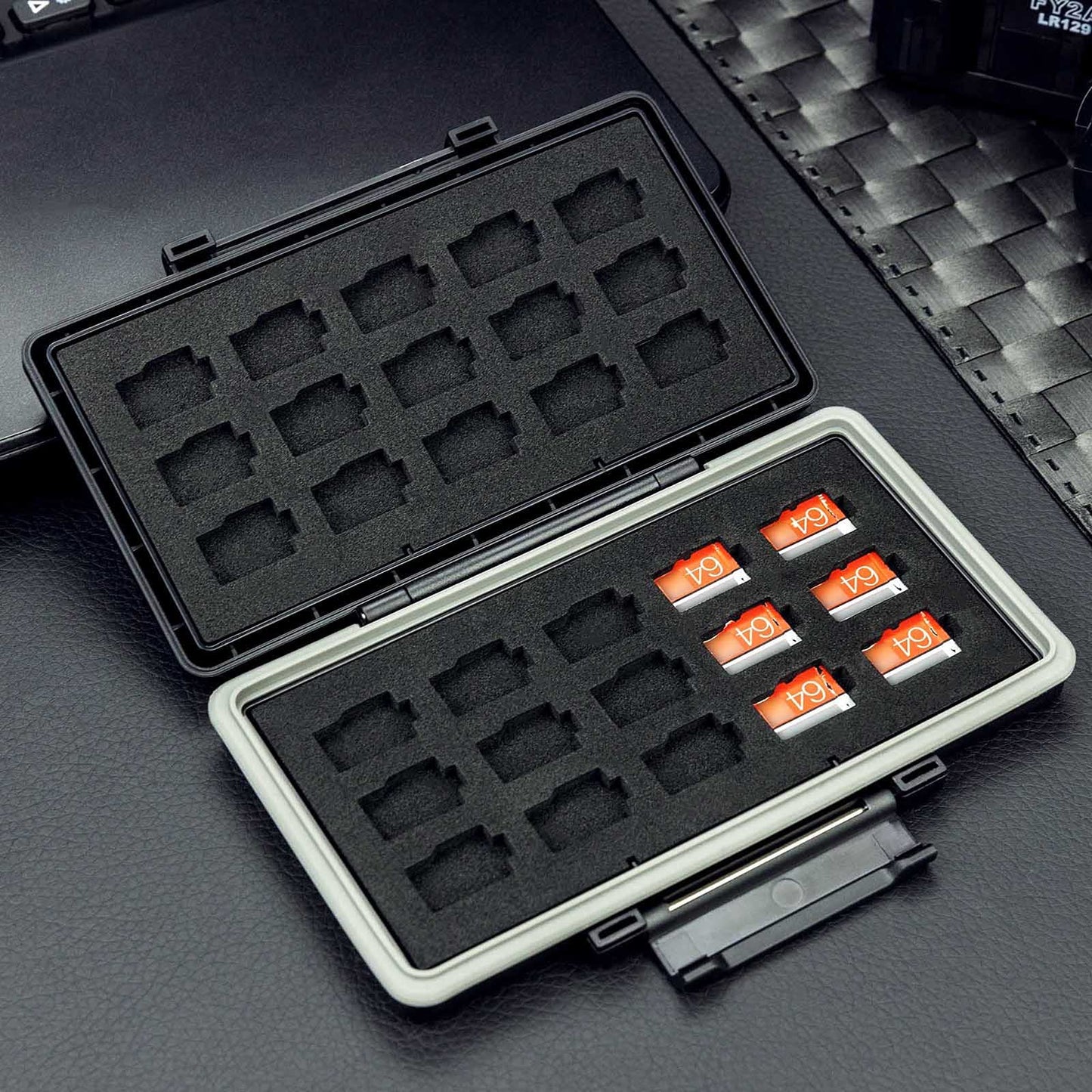 大容量 30 スロット MicroSD/MSD カードケース 耐衝撃 防塵 防湿 カード整理番号付き メモリーカードケース