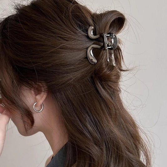 ヘアクリップ 小さめ 6cm しっかりとまる クリップ バンスクリップ ヘアアクセサリー 金属製 バナナクリップ 大人向け 韓風 シンプル オフィス レディース 重量であり 髪留め 髪飾り